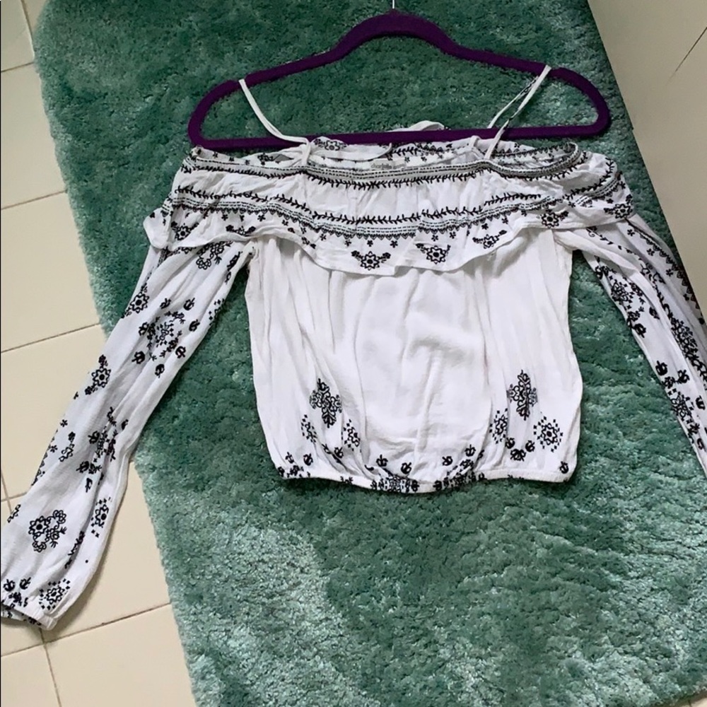 Off the shoulder long sleeve crop top